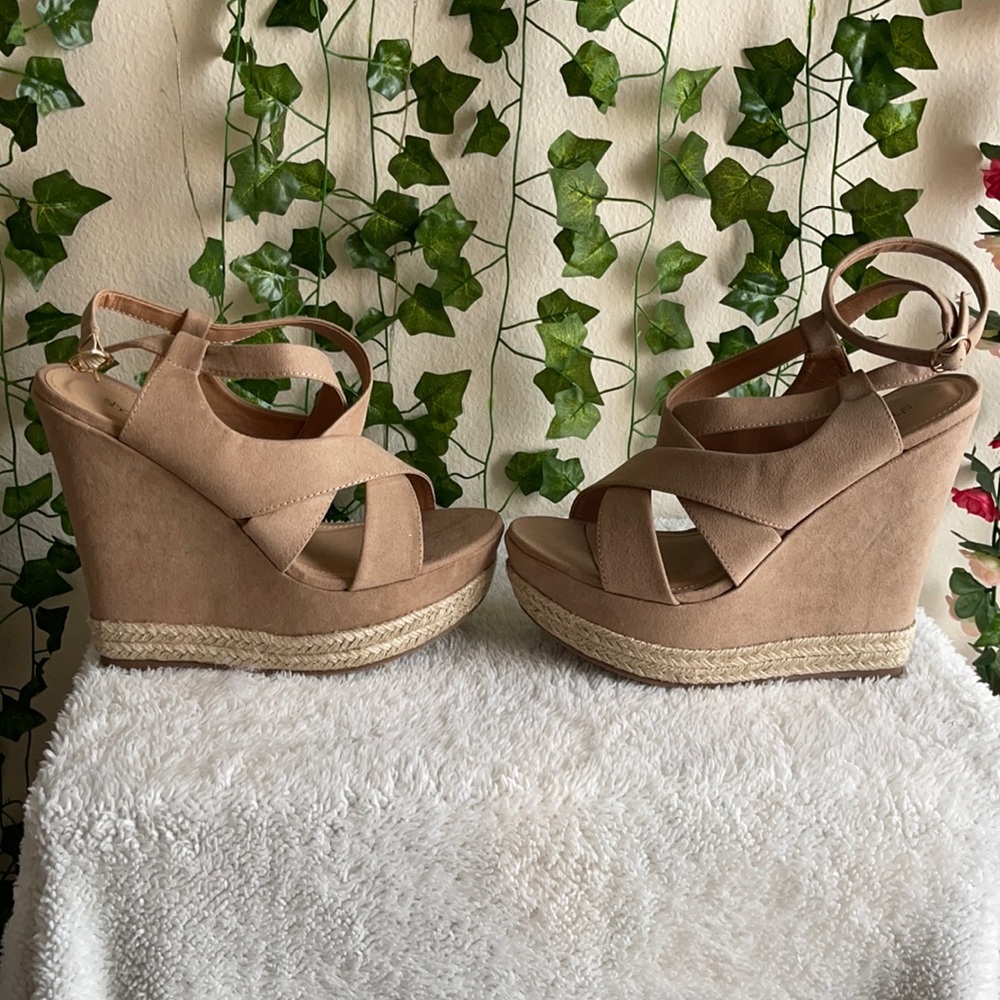 Brand new NEVER worn size 9
